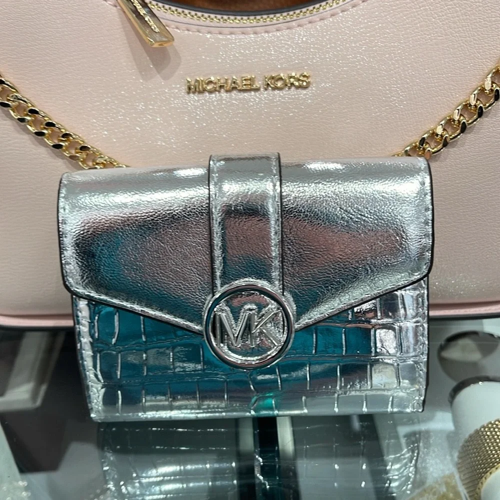 MICHAEL KORS CARMEN MEDIUM LOGO AND FAUX LEATHER WALLET SILVER NWT